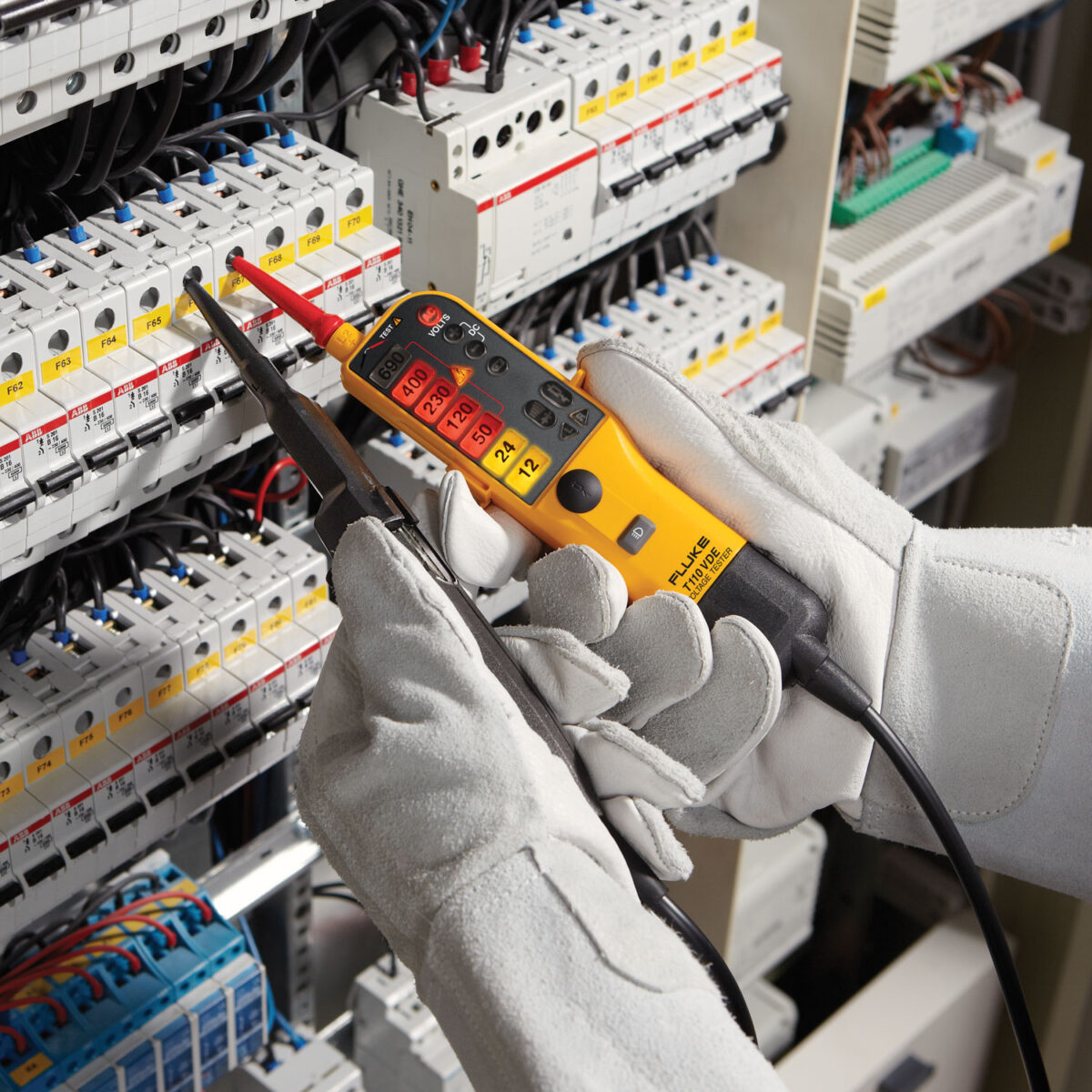 Fluke T110 Voltage and Continuity Tester - Application
